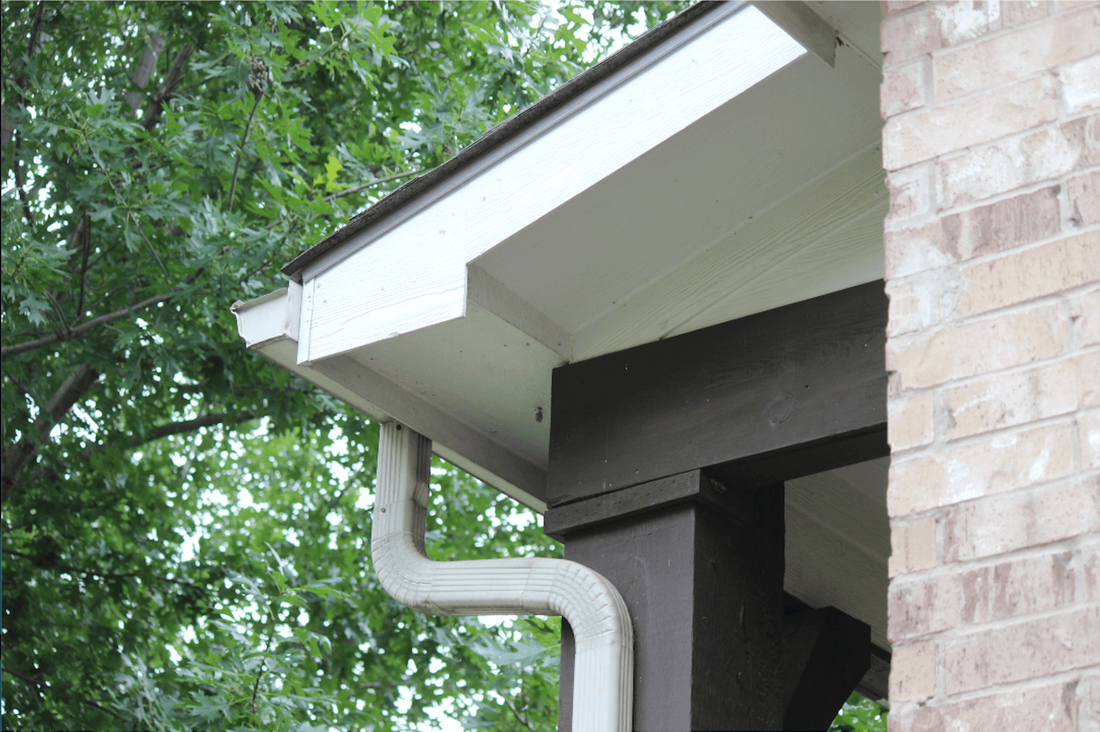 A picture of a downspout on a home